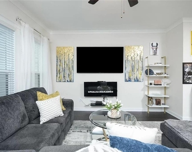 2048 Holtz Lane - Photo Thumbnail 10