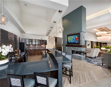 658 Lindbergh Drive - Photo Thumbnail 2