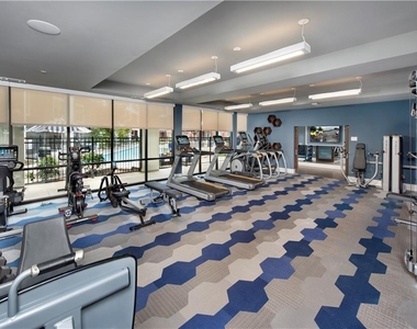 658 Lindbergh Drive - Photo Thumbnail 7