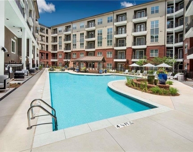 658 Lindbergh Drive - Photo Thumbnail 18
