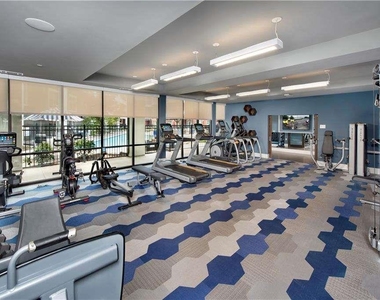 658 Lindbergh Drive - Photo Thumbnail 7