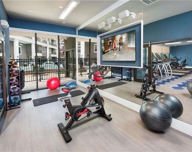 658 Lindbergh Drive - Photo Thumbnail 6