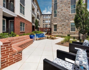 658 Lindbergh Drive - Photo Thumbnail 14