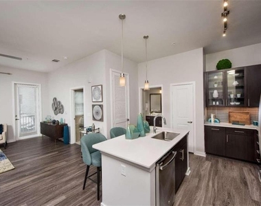 1490 W Ernest Barrett Parkway W - Photo Thumbnail 13