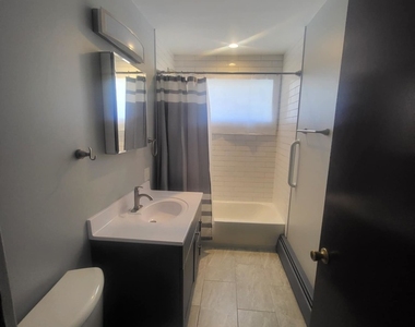 8435 S 81st Avenue - Photo Thumbnail 7