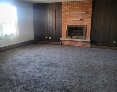 8435 S 81st Avenue - Photo Thumbnail 2