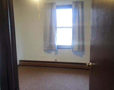 8435 S 81st Avenue - Photo Thumbnail 6