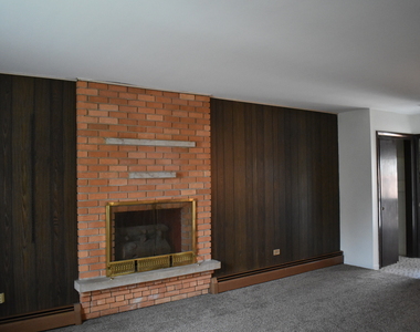 8435 S 81st Avenue - Photo Thumbnail 3