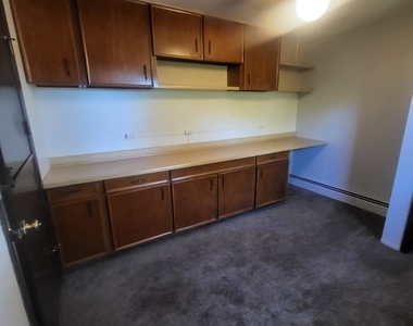 8435 S 81st Avenue - Photo Thumbnail 10
