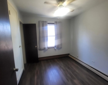 8435 S 81st Avenue - Photo Thumbnail 5