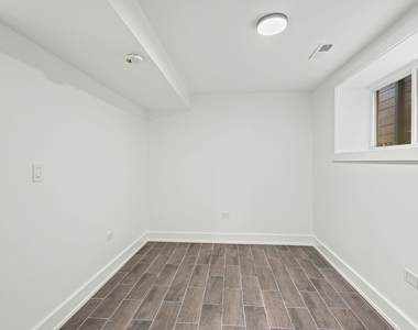 3934 N Sawyer Avenue - Photo Thumbnail 11