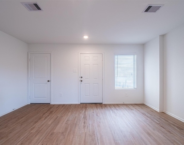 1508 Las Cuevas Drive - Photo Thumbnail 10