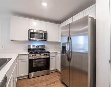 1508 Las Cuevas Drive - Photo Thumbnail 8