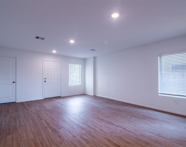 1508 Las Cuevas Drive - Photo Thumbnail 11