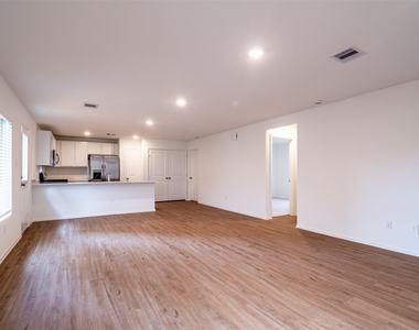 1508 Las Cuevas Drive - Photo Thumbnail 3