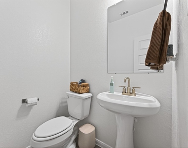 32226 Cedar Crest Drive - Photo Thumbnail 9