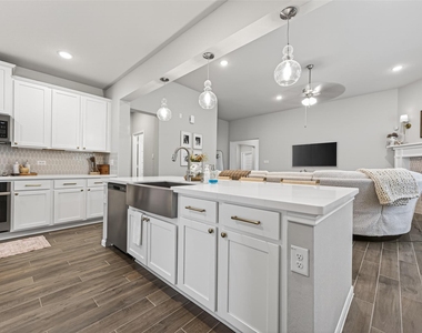 32226 Cedar Crest Drive - Photo Thumbnail 7