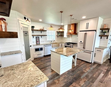 518 Anton Stade Rd - Photo Thumbnail 4
