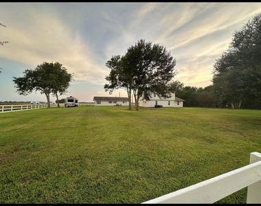 518 Anton Stade Rd - Photo Thumbnail 1