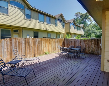 11 Cheswood Manor - Photo Thumbnail 4