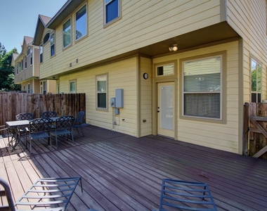 11 Cheswood Manor - Photo Thumbnail 6