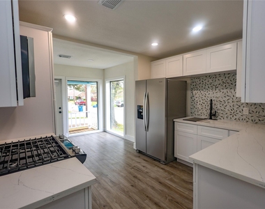 602 Higgins Street - Photo Thumbnail 11