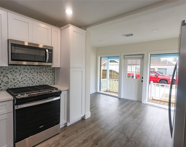 602 Higgins Street - Photo Thumbnail 12