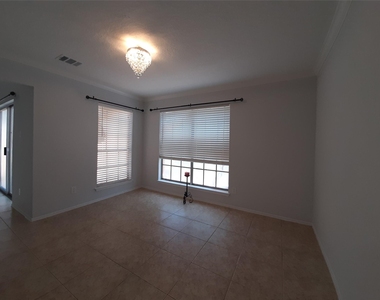 8 Fawnchase Court - Photo Thumbnail 7