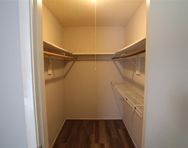 5422 Farley Drive - Photo Thumbnail 9