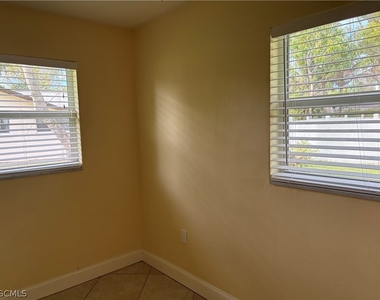 5652 Eichen Circle E - Photo Thumbnail 20