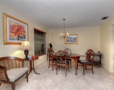 5652 Eichen Circle E - Photo Thumbnail 9