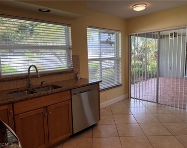 5652 Eichen Circle E - Photo Thumbnail 16