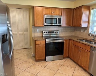 5652 Eichen Circle E - Photo Thumbnail 25
