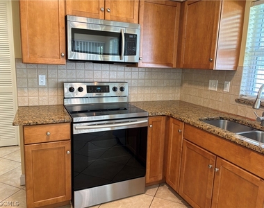 5652 Eichen Circle E - Photo Thumbnail 15