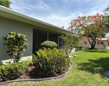5652 Eichen Circle E - Photo Thumbnail 28