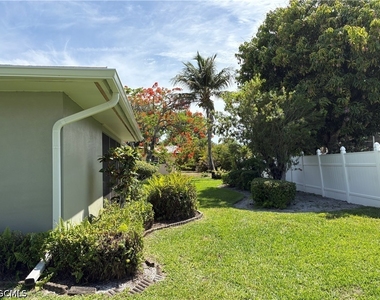 5652 Eichen Circle E - Photo Thumbnail 27