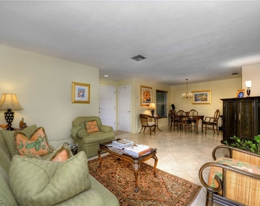 5652 Eichen Circle E - Photo Thumbnail 5
