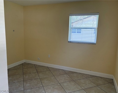 5652 Eichen Circle E - Photo Thumbnail 22