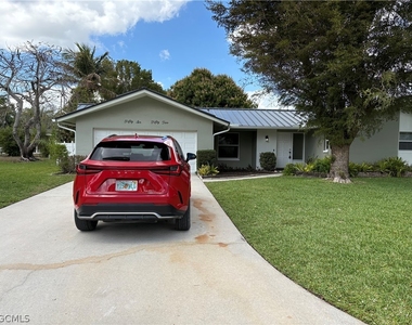 5652 Eichen Circle E - Photo Thumbnail 10