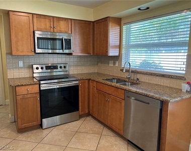5652 Eichen Circle E - Photo Thumbnail 24