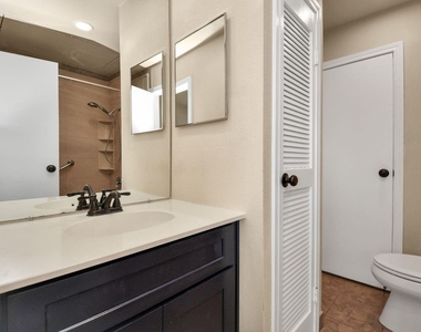 793 Davis Road - Photo Thumbnail 5