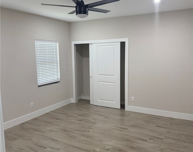 2805 24th Street W - Photo Thumbnail 7