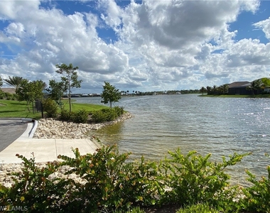 14639 Edgewater Circle - Photo Thumbnail 21