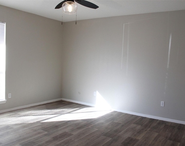 4406 Lost Lake Lane - Photo Thumbnail 17