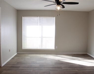 4406 Lost Lake Lane - Photo Thumbnail 15