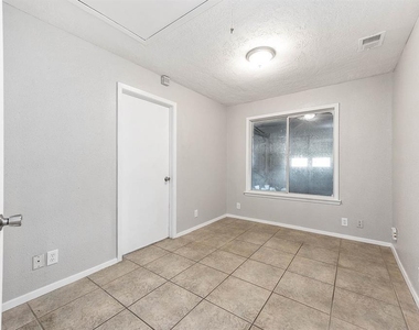 4406 Lost Lake Lane - Photo Thumbnail 10