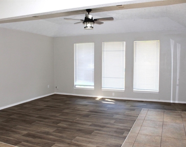 4406 Lost Lake Lane - Photo Thumbnail 8