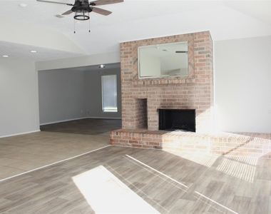 4406 Lost Lake Lane - Photo Thumbnail 3