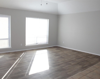 4406 Lost Lake Lane - Photo Thumbnail 5