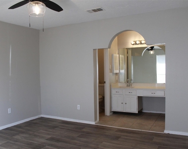 4406 Lost Lake Lane - Photo Thumbnail 16